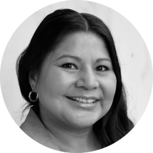 Lea Gonyea round_black_white